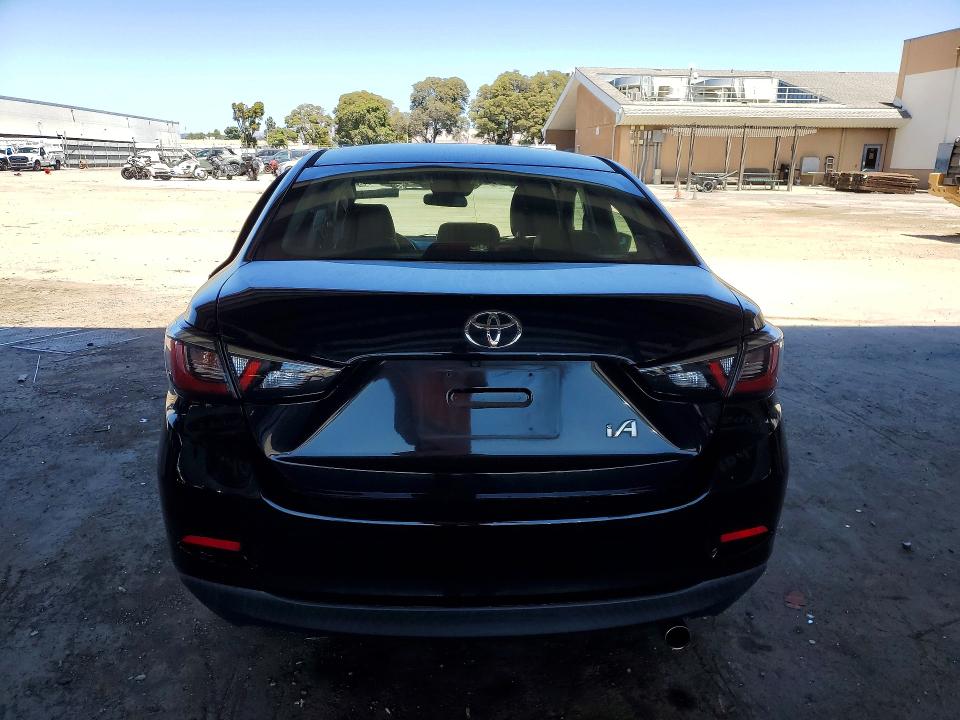 55825476 :رقم المزاد ، 3MYDLBYV3HY180999 vin ، 2017 Toyota Yaris Ia مزاد بيع