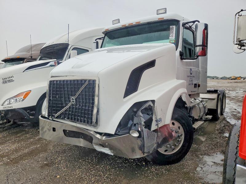 2007 Volvo Vnl მანქანა იყიდება აუქციონზე, vin: 4V4NC9GHX7N423781, აუქციონის ნომერი: 57200986