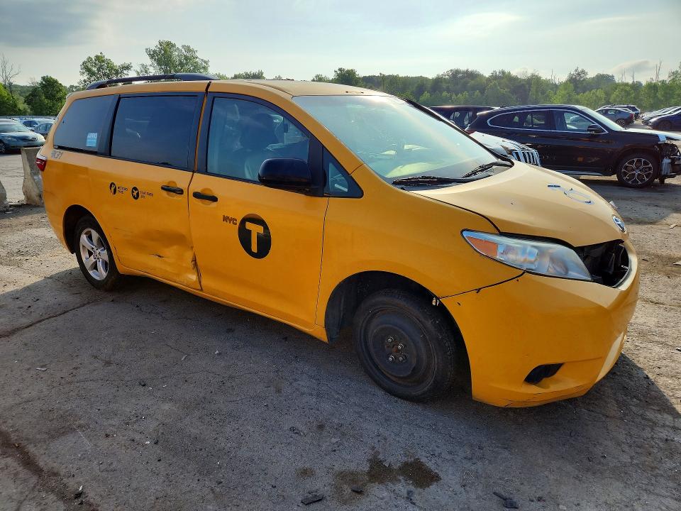 2017 Toyota Sienna მანქანა იყიდება აუქციონზე, vin: 5TDKZ3DC5HS885275, აუქციონის ნომერი: 57138526
