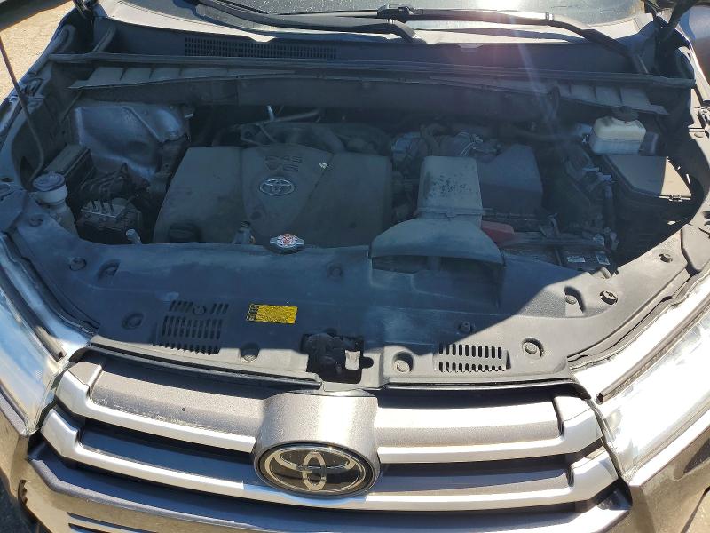 55781226 :رقم المزاد ، 5TDJZRFHXJS556651 vin ، 2018 Toyota Highlander مزاد بيع