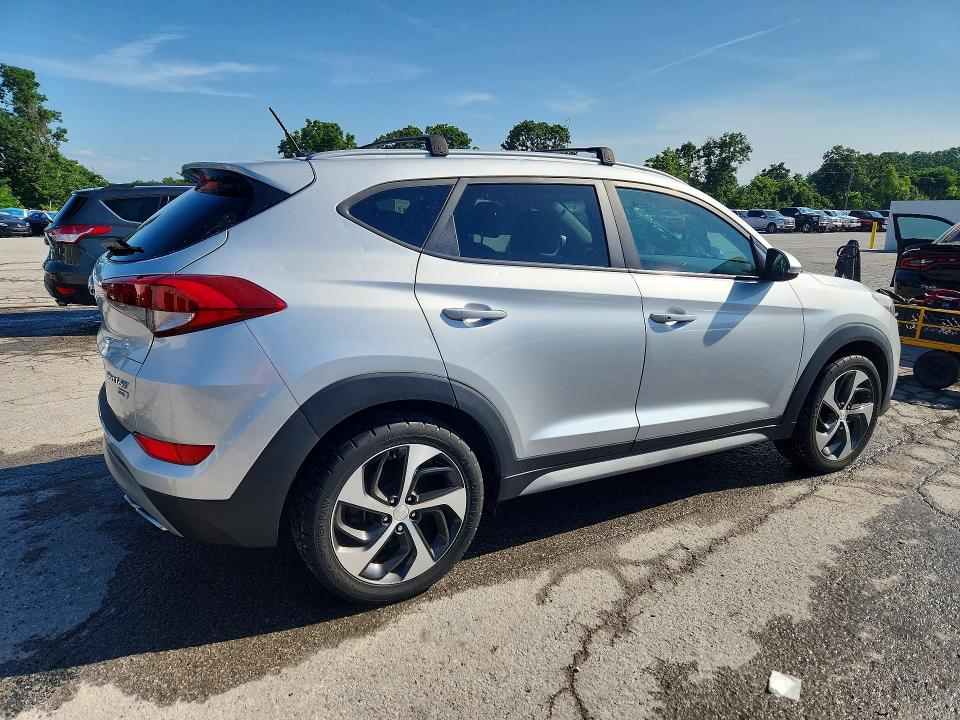 55524986 :رقم المزاد ، KM8J3CA22HU584494 vin ، 2017 Hyundai Tucson مزاد بيع