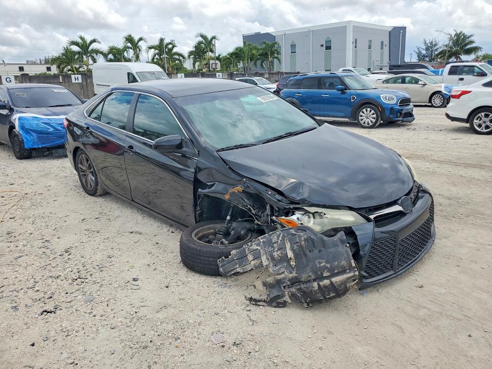56939986 :رقم المزاد ، 4T1BF1FK5FU106334 vin ، 2015 Toyota Camry مزاد بيع