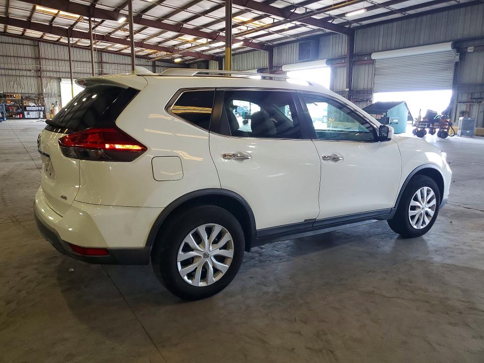59014106 :رقم المزاد ، KNMAT2MV8HP570053 vin ، 2017 Nissan Rogue مزاد بيع