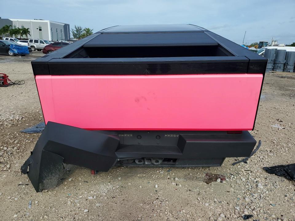 53913956 :رقم المزاد ، 7G2CEHED2RA034183 vin ، 2024 Tesla Cybertruck مزاد بيع
