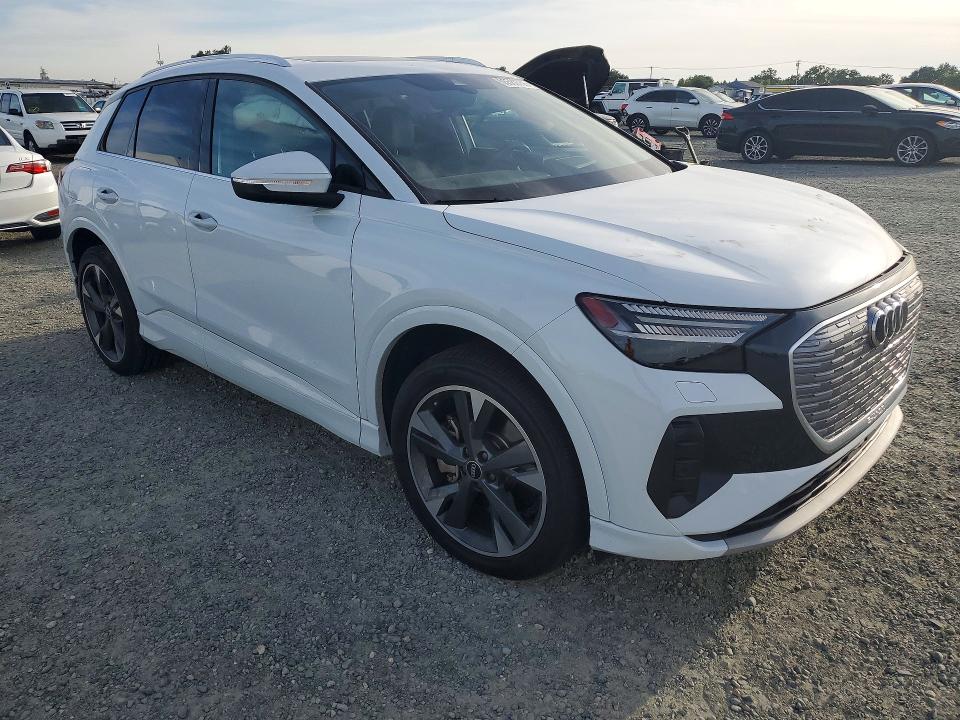 55589706 :رقم المزاد ، WA1J2BFZ2NP042288 vin ، 2022 Audi Q4 E-tron مزاد بيع