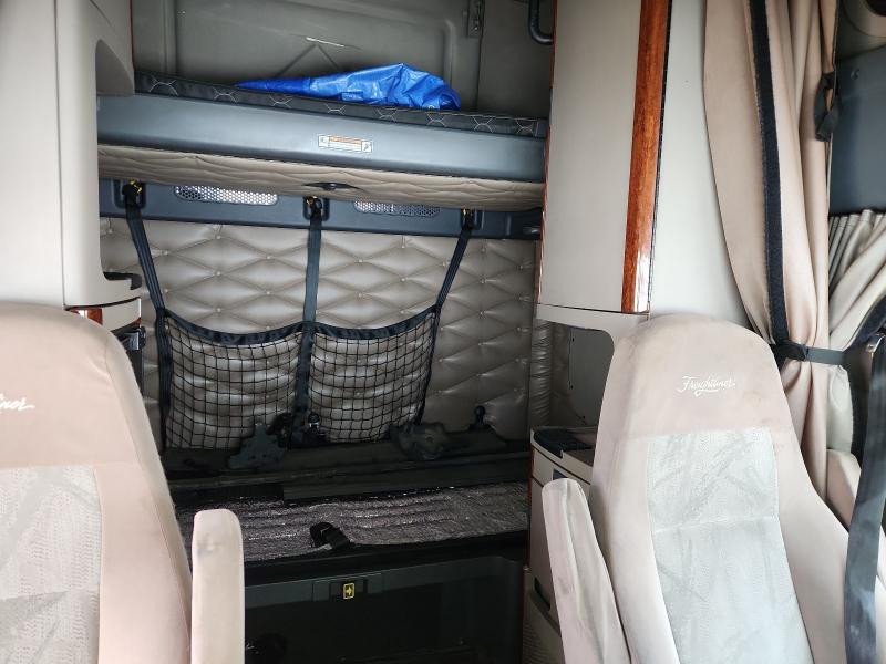 Продаж на аукціоні авто 2018 Freightliner Cascadia, vin: 3AKJGHDV5JDJS2438, номер лоту: 53875646