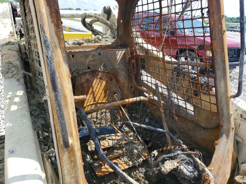 56062246 :رقم المزاد ، N0V1N000056062246 vin ، 2015 Bobcat S570 مزاد بيع