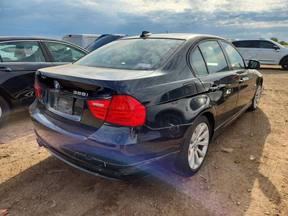 58667856 :رقم المزاد ، WBAPK7C54BA975037 vin ، 2011 Bmw 328 مزاد بيع