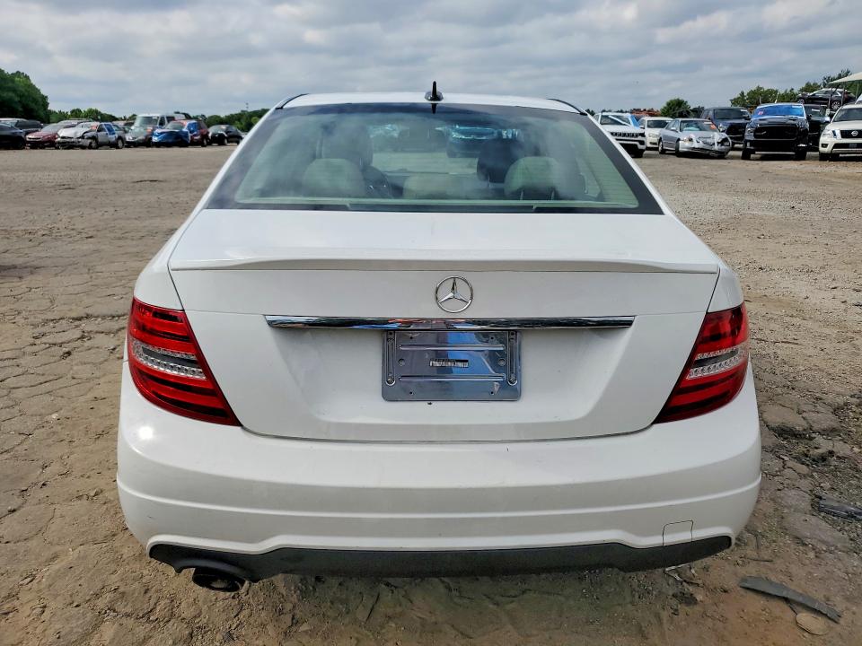 55355096 :رقم المزاد ، WDDGF4HB0ER315156 vin ، 2014 Mercedes-benz C مزاد بيع