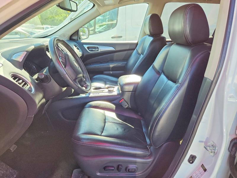 55779326 :رقم المزاد ، 5N1DR2MM5JC621701 vin ، 2018 Nissan Pathfinder مزاد بيع