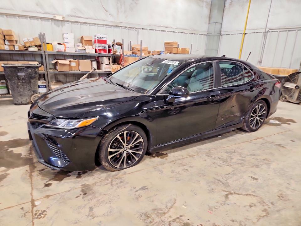 58006326 :رقم المزاد ، 4T1B11HK2KU172863 vin ، 2019 Toyota Camry مزاد بيع