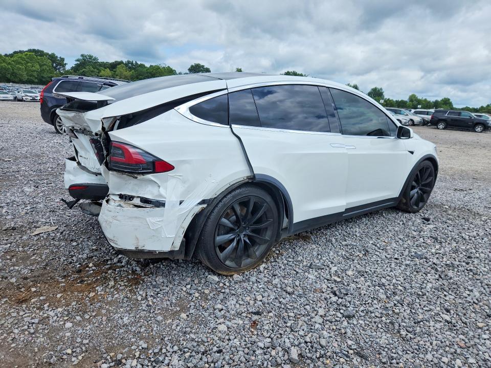 Продаж на аукціоні авто 2017 Tesla Model X, vin: 5YJXCBE20HF077010, номер лоту: 56865366