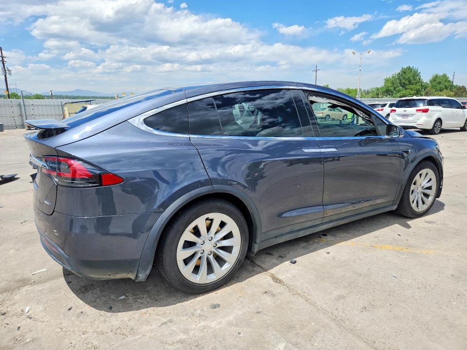 56655406 :رقم المزاد ، 5YJXCDE26JF100050 vin ، 2018 Tesla Model X مزاد بيع