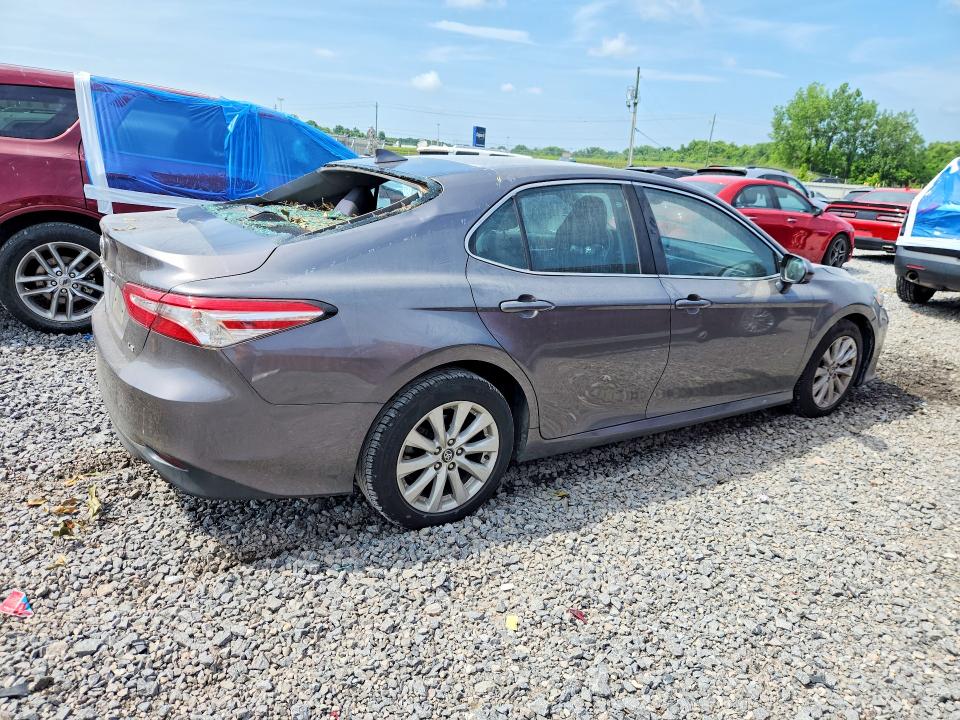 56477236 :رقم المزاد ، 4T1C11AK3LU925235 vin ، 2020 Toyota Camry مزاد بيع
