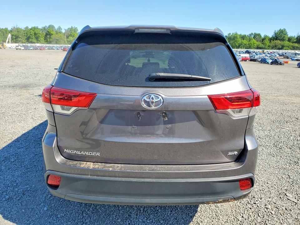 55307226 :رقم المزاد ، 5TDBZRFH9KS747483 vin ، 2019 Toyota Highlander مزاد بيع