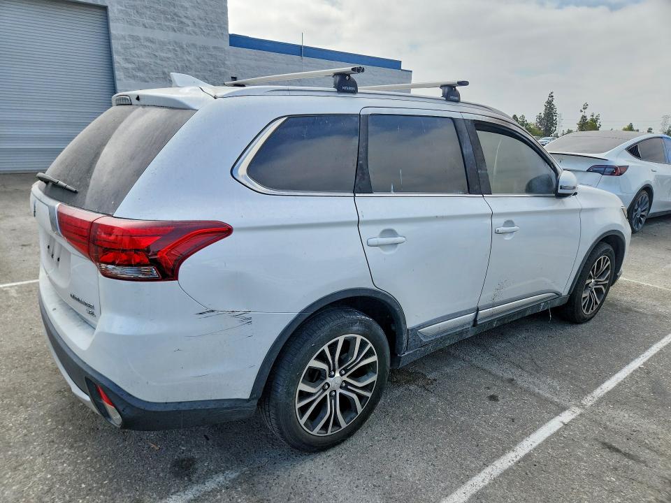 Продаж на аукціоні авто 2018 Mitsubishi Outlander, vin: JA4AD3A36JZ004788, номер лоту: 56526356