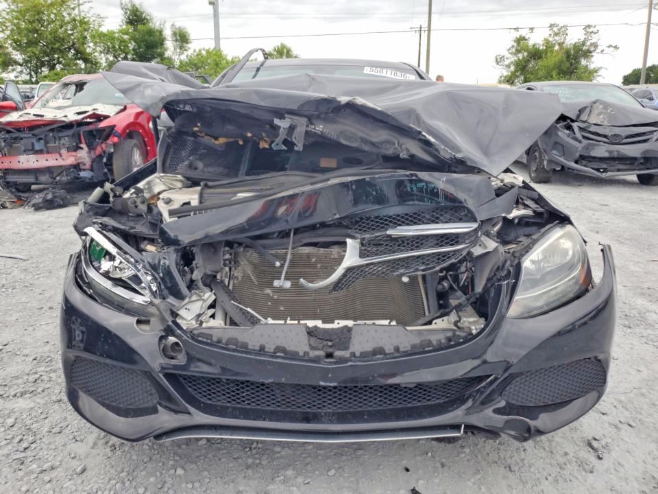 55811836 :رقم المزاد ، 55SWF4JB2HU219912 vin ، 2017 Mercedes-benz C مزاد بيع