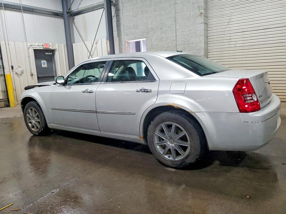 56451206 :رقم المزاد ، 2C3CK5CV4AH181763 vin ، 2010 Chrysler 300 مزاد بيع