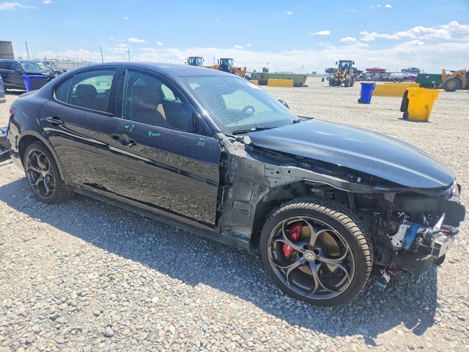 54707576 :رقم المزاد ، ZARFAEEN1J7570838 vin ، 2018 Alfa Romeo Giulia مزاد بيع