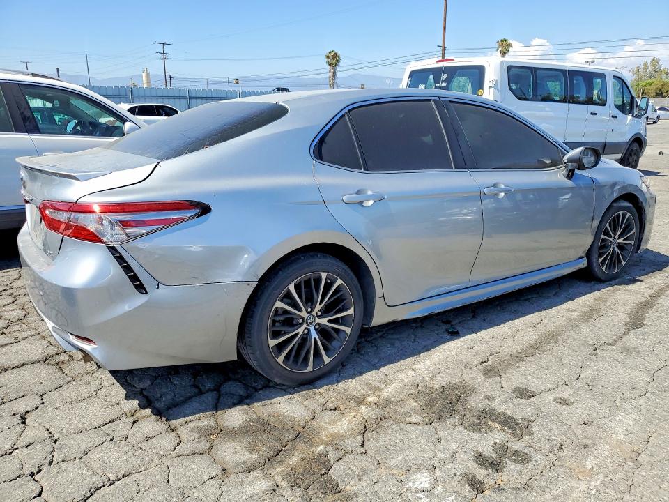 Продаж на аукціоні авто 2018 Toyota Camry, vin: 4T1B11HK4JU577038, номер лоту: 57635566