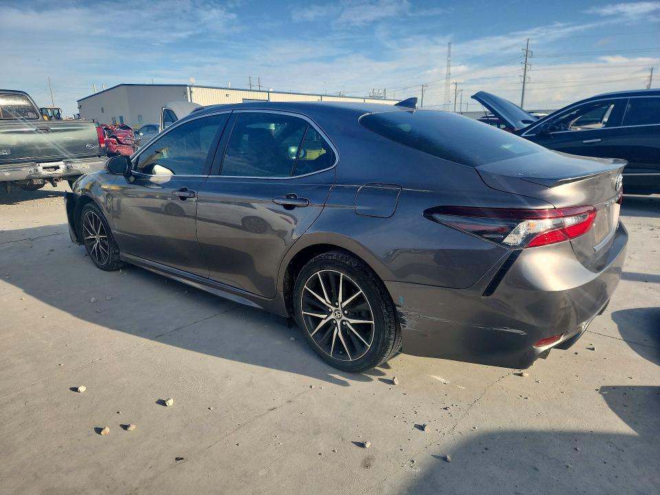 55773786 :رقم المزاد ، 4T1G31AK7MU548924 vin ، 2021 Toyota Camry مزاد بيع