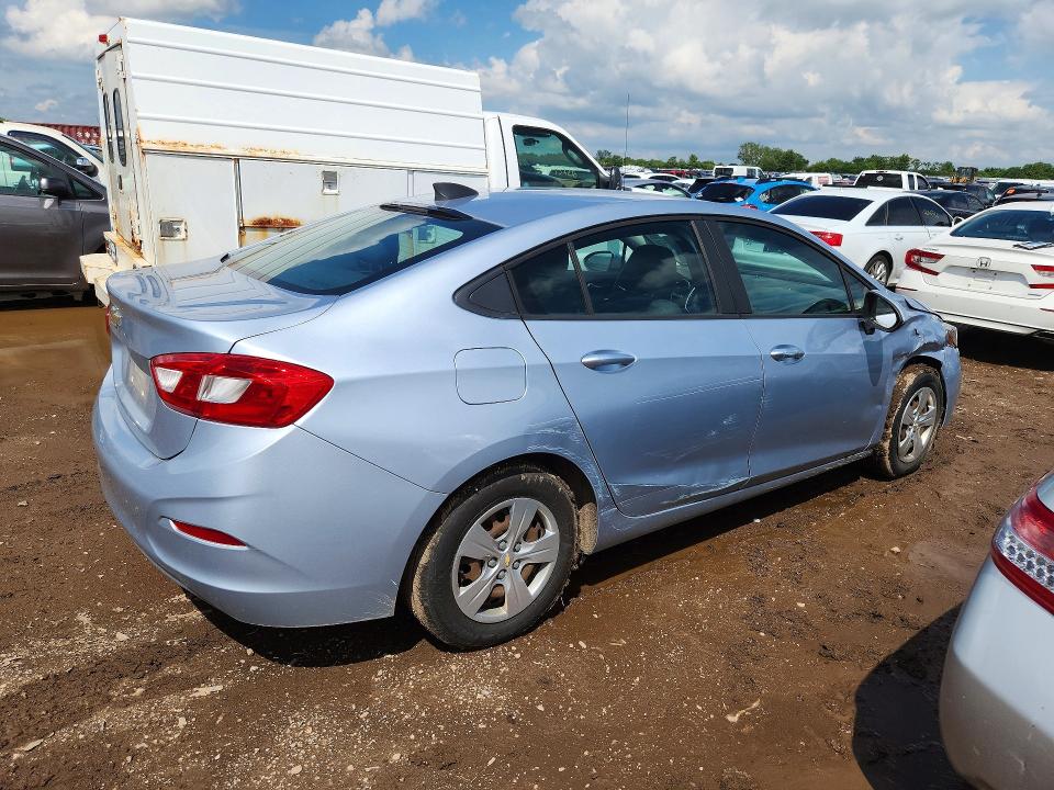 55432166 :رقم المزاد ، 1G1BC5SM1H7142513 vin ، 2017 Chevrolet Cruze مزاد بيع