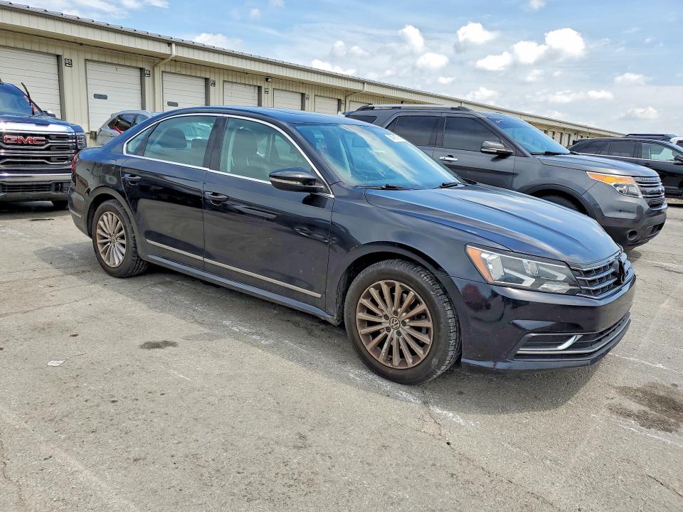 56799726 :رقم المزاد ، 1VWBT7A30HC016577 vin ، 2017 Volkswagen Passat مزاد بيع