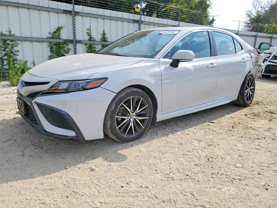 Auction sale of the 2022 Toyota Camry, vin: 4T1G11AK8NU027301, lot number: 56405956