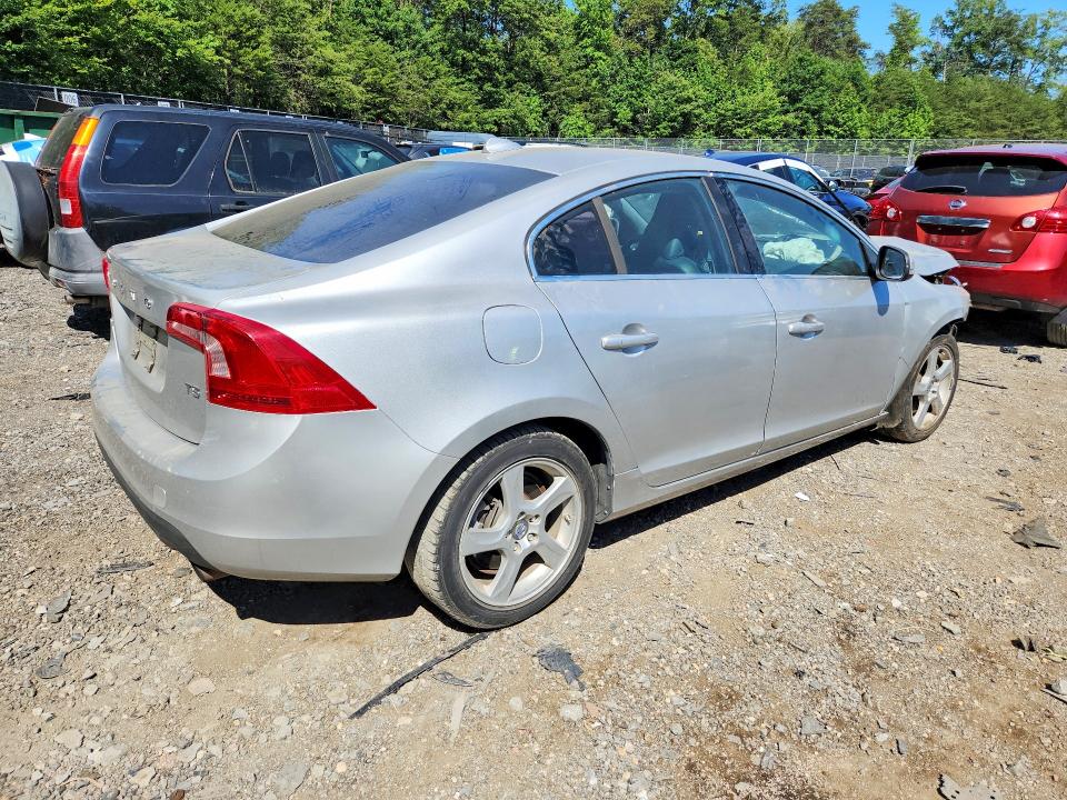56126086 :رقم المزاد ، YV1622FSXC2049573 vin ، 2012 Volvo S60 مزاد بيع