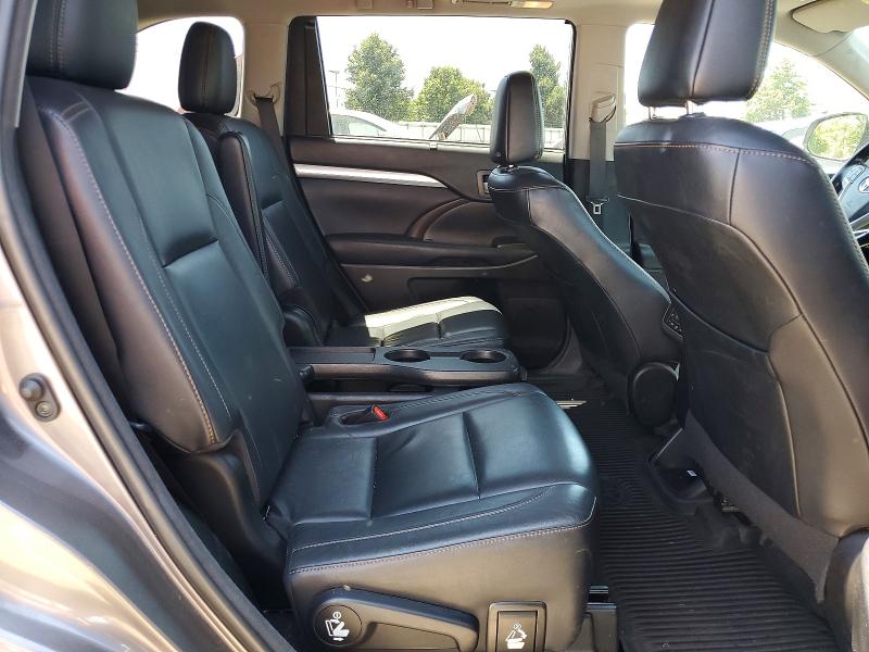 55781226 :رقم المزاد ، 5TDJZRFHXJS556651 vin ، 2018 Toyota Highlander مزاد بيع