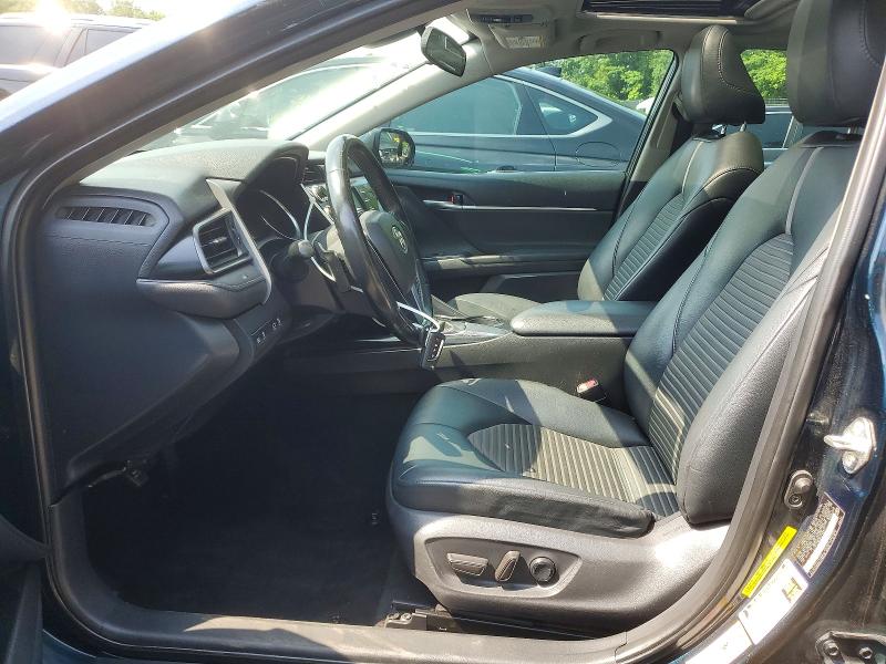 57015456 :رقم المزاد ، 4T1B11HK2KU702877 vin ، 2019 Toyota Camry مزاد بيع