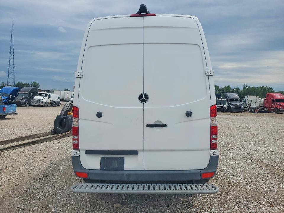 58008926 :رقم المزاد ، WD3PE7CD8HP576777 vin ، 2017 Mercedes-benz Sprinter مزاد بيع