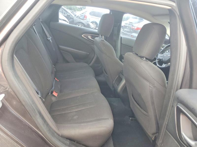 57588136 :رقم المزاد ، 1C3CCCAB4GN111951 vin ، 2016 Chrysler 200 مزاد بيع