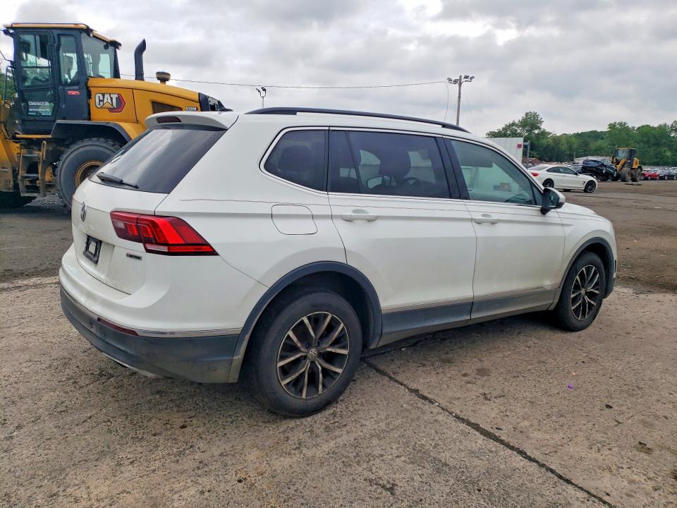 57832526 :رقم المزاد ، 3VV2B7AX5MM058293 vin ، 2021 Volkswagen Tiguan مزاد بيع