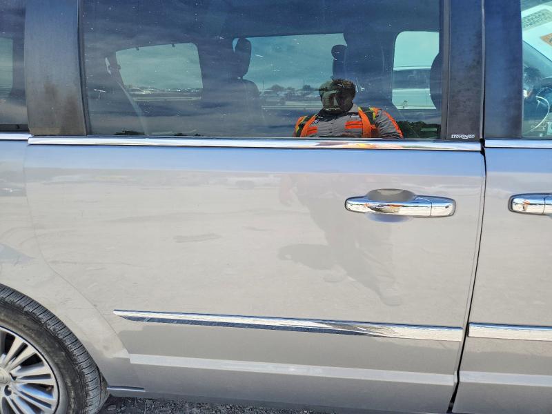 55655266 :رقم المزاد ، 2C4RC1CG1DR745820 vin ، 2013 Chrysler Town & Country مزاد بيع