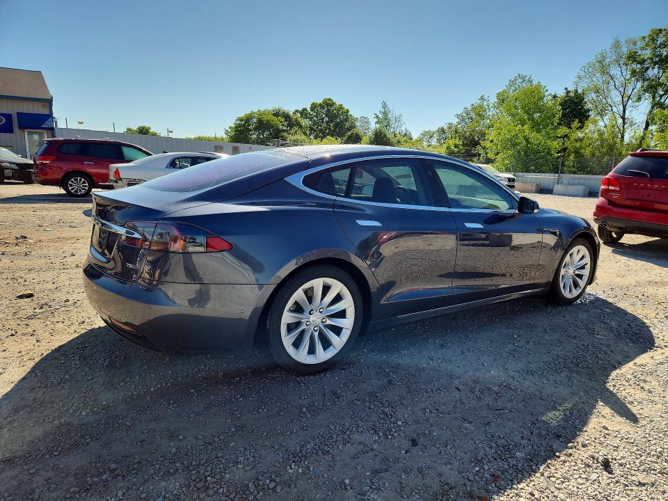 55932046 :رقم المزاد ، 5YJSA1E27GF168445 vin ، 2016 Tesla Model S مزاد بيع