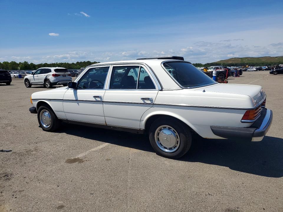 56046706 :رقم المزاد ، WDBAB23A3DB403204 vin ، 1983 Mercedes-benz 240 مزاد بيع