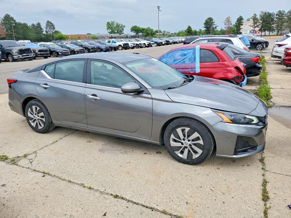 56484836 :رقم المزاد ، 1N4BL4BV0PN376989 vin ، 2023 Nissan Altima مزاد بيع