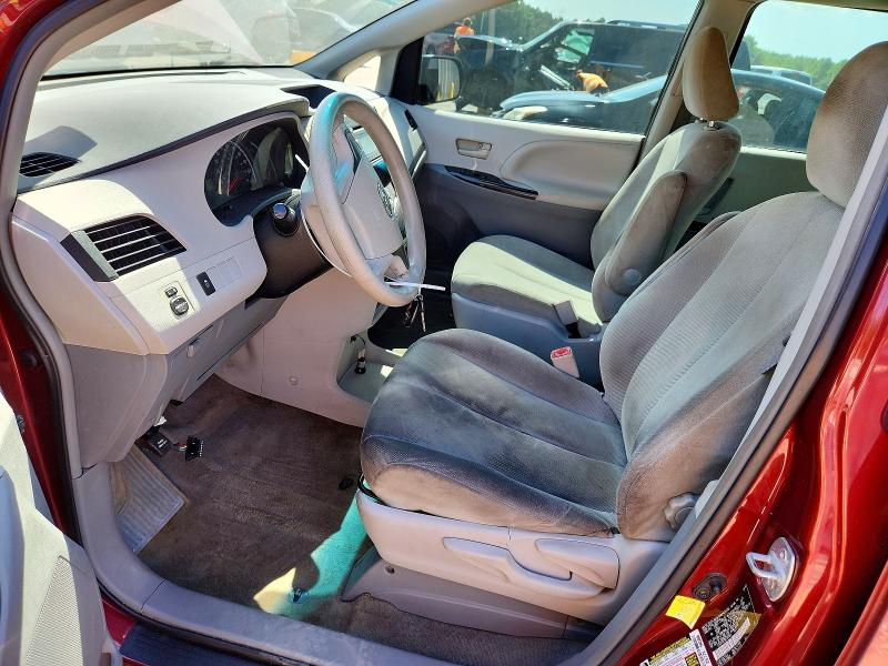 55891606 :رقم المزاد ، 5TDZK3DC9DS281841 vin ، 2013 Toyota Sienna مزاد بيع