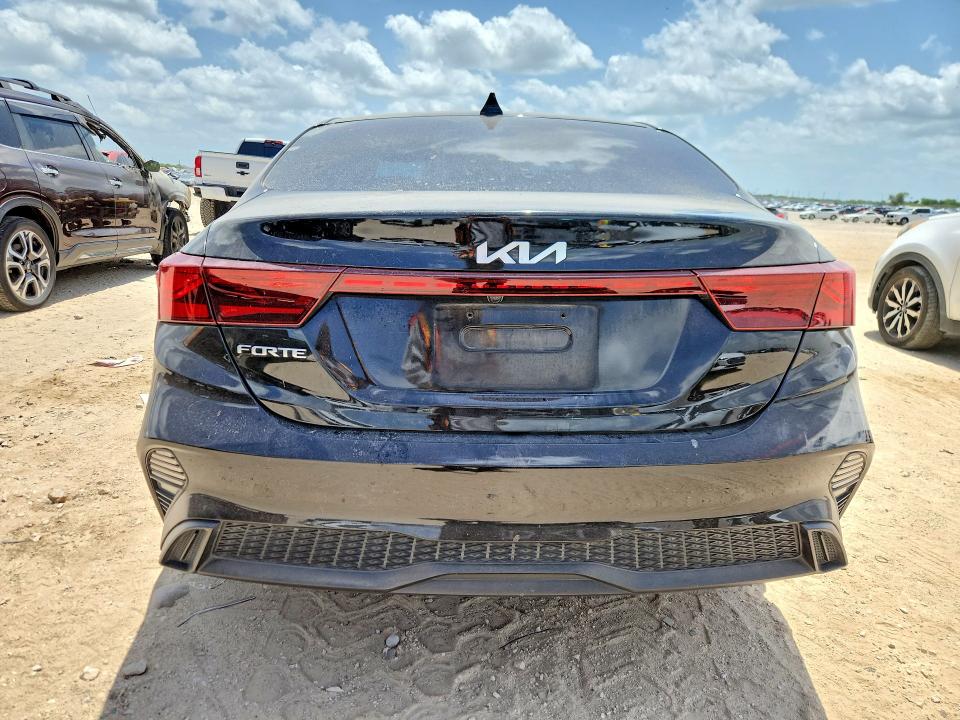 2022 Kia Forte მანქანა იყიდება აუქციონზე, vin: 3KPF24AD6NE461408, აუქციონის ნომერი: 56195606