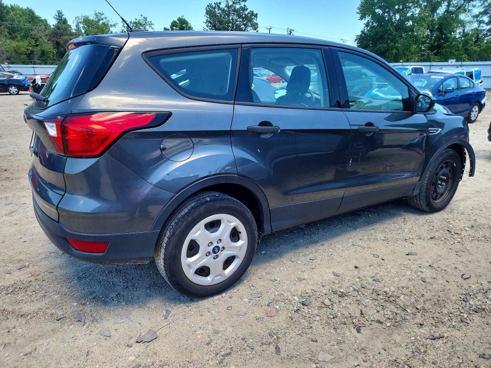 56978856 :رقم المزاد ، 1FMCU0F77KUB84768 vin ، 2019 Ford Escape مزاد بيع