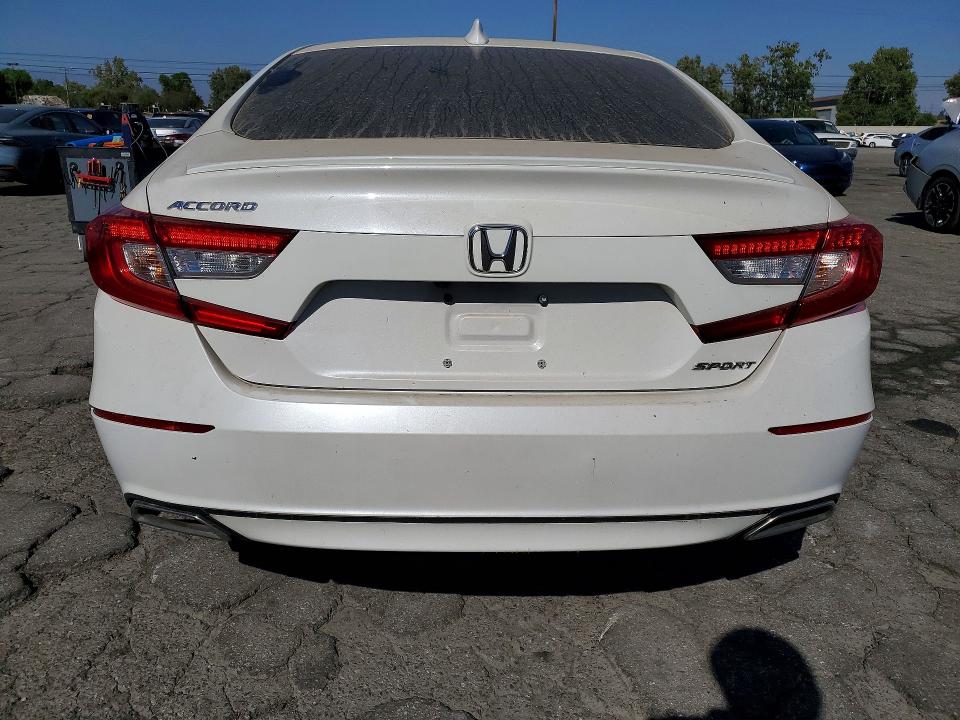 Продажа на аукционе авто 2018 Honda Accord, vin: 1HGCV1F33JA201958, номер лота: 56703526