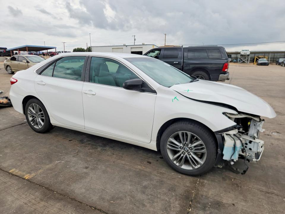 56296316 :رقم المزاد ، 4T1BF1FK2FU102290 vin ، 2015 Toyota Camry مزاد بيع
