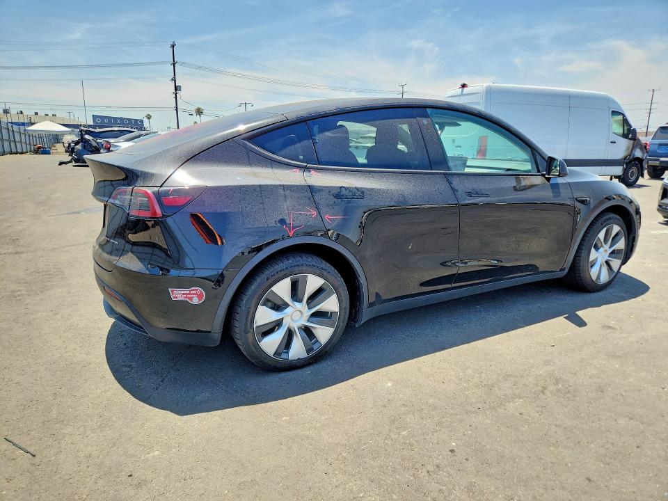 56166756 :رقم المزاد ، 7SAYGDEE8NF511378 vin ، 2022 Tesla Model Y مزاد بيع