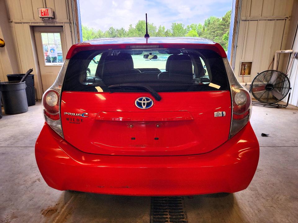 2014 Toyota Prius C მანქანა იყიდება აუქციონზე, vin: JTDKDTB33E1560327, აუქციონის ნომერი: 56951736