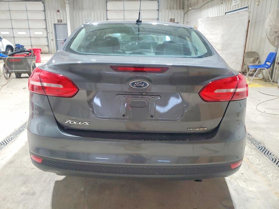 55651796 :رقم المزاد ، 1FADP3E27FL272759 vin ، 2015 Ford Focus مزاد بيع