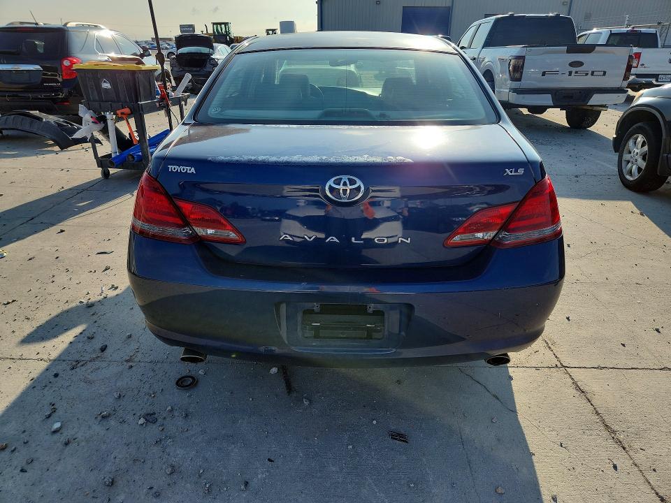 57856666 :رقم المزاد ، 4T1BK36B38U266352 vin ، 2008 Toyota Avalon مزاد بيع
