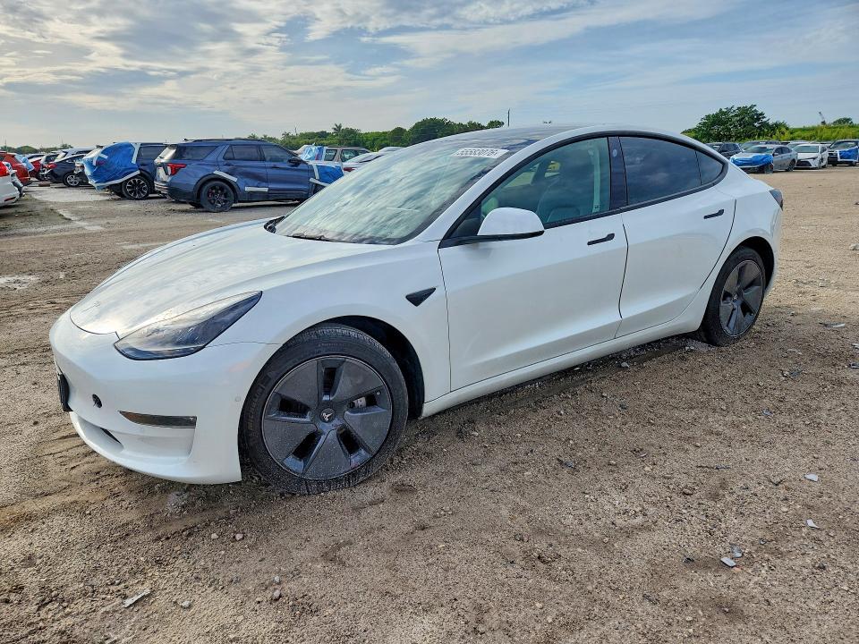 55583076 :رقم المزاد ، 5YJ3E1EB0NF110781 vin ، 2022 Tesla Model 3 مزاد بيع