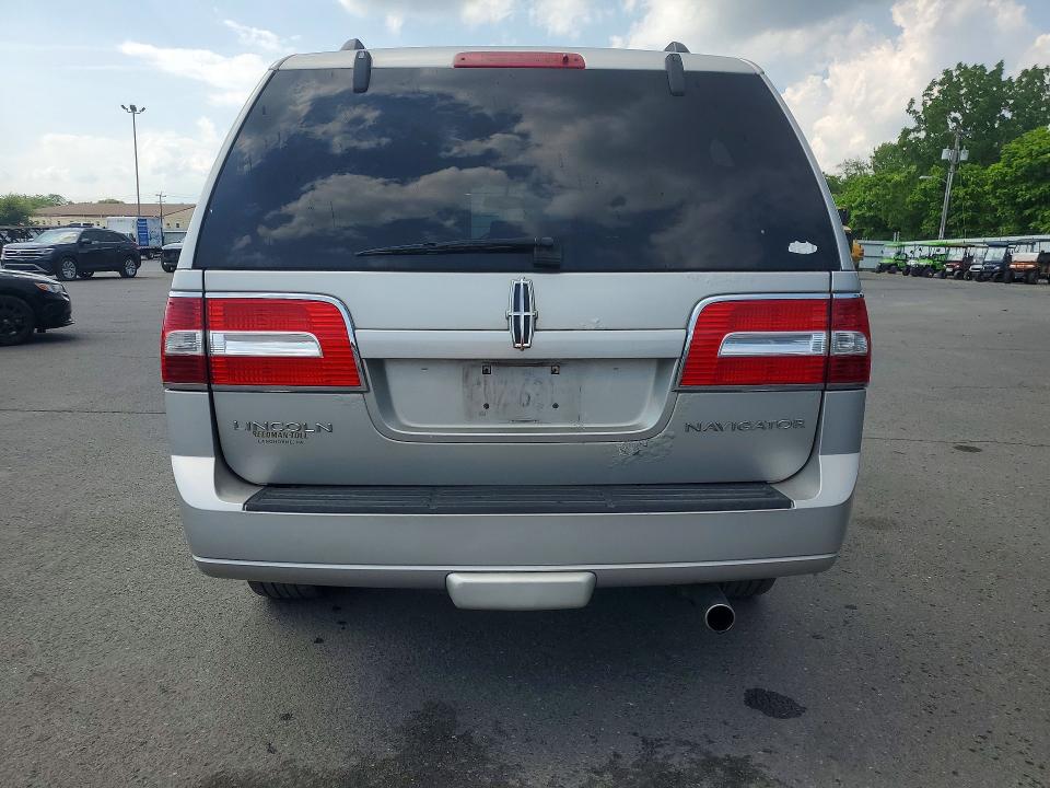 56190636 :رقم المزاد ، 5LMFU28527LJ05697 vin ، 2007 Lincoln Navigator مزاد بيع