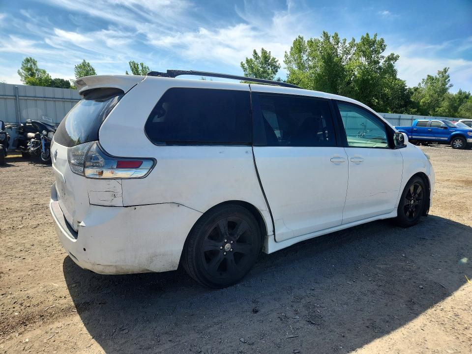 57837336 :رقم المزاد ، 5TDXK3DC8BS147052 vin ، 2011 Toyota Sienna مزاد بيع